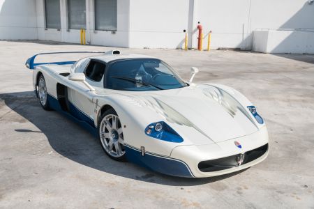 Дизайнер Ferrari, BMW и McLaren создал автомобиль для GTA Online